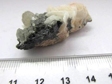 白鉛鉱と鶏冠状重晶石