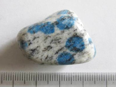 K2 花崗岩中の藍銅鉱